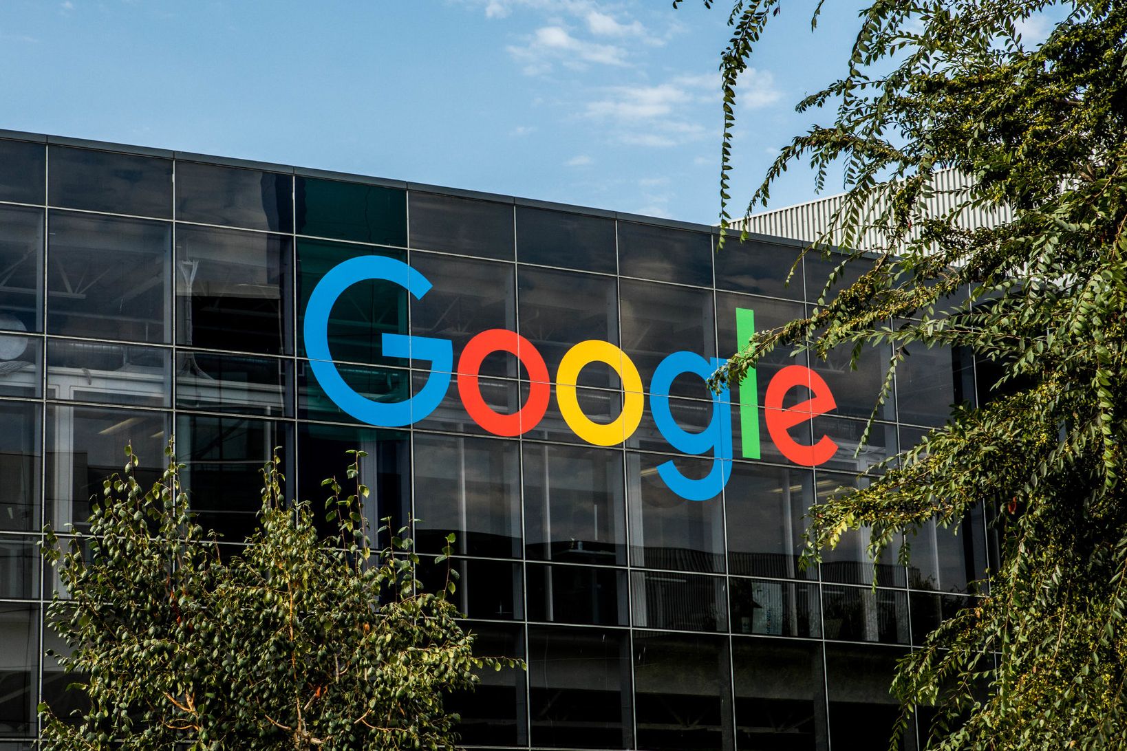 Google Bayar Rp 33 Triliun untuk PHK 12.000 Karyawan
