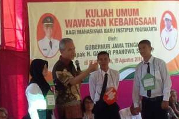 Gubernur Jawa Tengah Ganjar Pranowo memberikan kuliah umum wawasan kebangsaan kepada mahasiswa baru Instiper Yogyakarta di Stiper Edu Agro Tourism (SEAT) di Jl Raya Lemah Ireng, Kecamatan Bawen, Kabupaten Semarang, Jumat (19/8/2016) siang.  