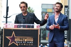 Robert Downey Jr Roasting Chris Hemsworth, Diikuti Pemeran Avengers Lainnya