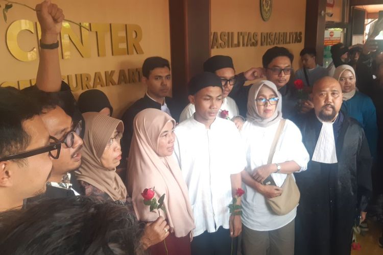 3 Terdakwa Demo Agustus di Solo Divonis Bebas, Tak Terbukti Menghasut via Media Sosial