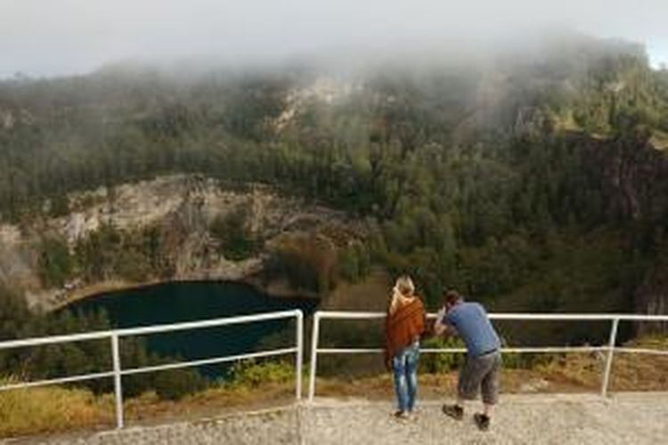 Danau Kelimutu di Kabupaten Ende, Nusa Tenggara Timur, Selasa (2/6/2015).