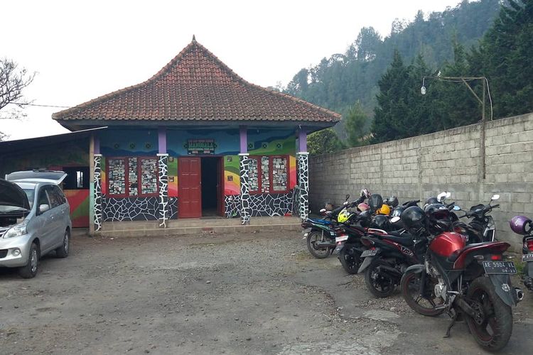 Suasana Base Camp Chuntel di Gunung Merbabu sepi karena penutupan jalur pendakian, Selasa (24/12/2019). 