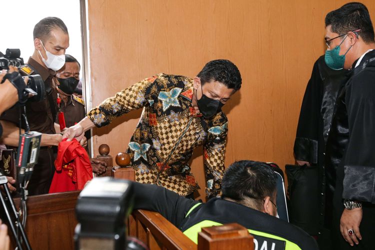 Terdakwa pembunuhan berencana terhadap Nofriansyah Yosua Hutabarat atau Brigadir J, Ferdy Sambo menjalani sidang perdana di Pengadilan Negeri Jakarta Selatan, Senin (17/10/2022).