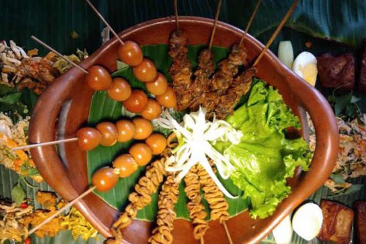 Nasi Liwet Lengkap Aneka Lauk di Social Canteen Jalan Setiabudi no 75, Banyumanik, Semarang, Jawa Tengah.