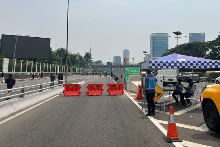Demo 27 Agustus di Gedung DPR, Akses Keluar Slipi Tol Dalam Kota Arah Grogol Ditutup Sementara