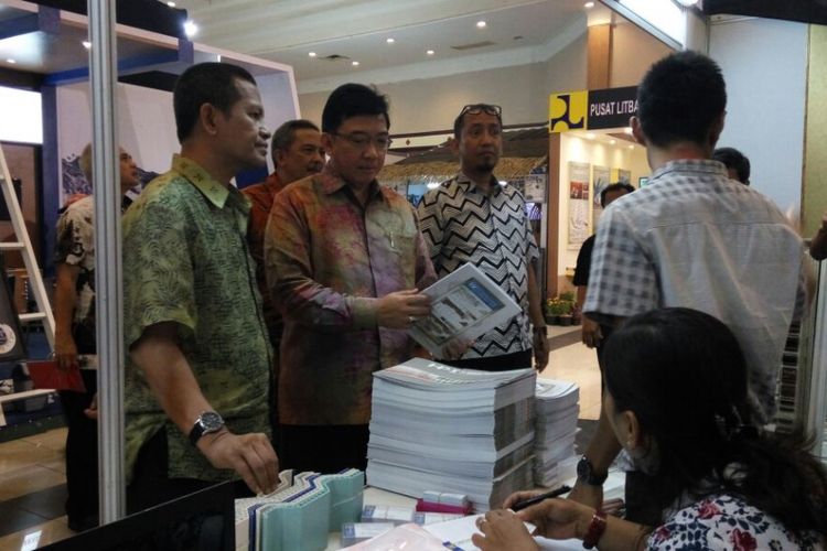 Ketua Kadin Jawa Barat, Agung Suryamal (tengah).