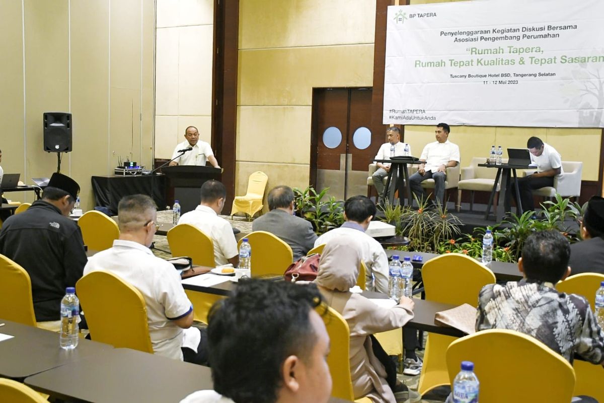 Bersama dengan 18 Asosiasi Pengembang
Perumahan dan Perumnas, BP Tapera menyelenggarakan diskusi dengan tema,?Rumah Tapera,
Rumah Tepat Kualitas dan Tepat Sasaran? di penghujung Minggu kedua Mei di Tangerang
Selatan