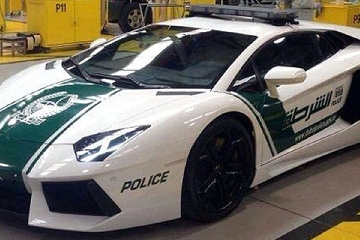 Aventador dipilih untuk jadi mobil patroli jalan tol oleh Kepolisian Dubai.
