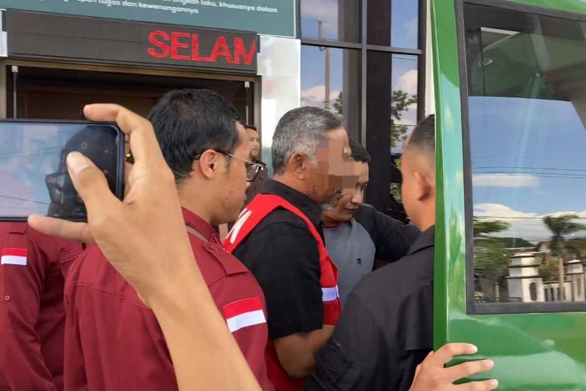 Kejaksaan Negeri Ponorogo, Jawa Timur mengungkap modus yang dilakukan SRN mantan Kades Sawoo, Kabupaten Ponorogo dalam dugaan kasus pungli segel tanah sebagai syarat PTSL.  