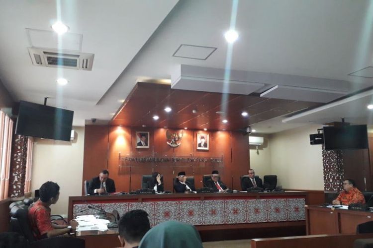 Dewan Kehormatan Penyelenggara Pemilu (DKPP) menggelar sidang dugaan pelanggaran kode etik dua komisioner Bawaslu Fritz Edward Siregar dan Rahmat Bagja di ruang sidang DKPP, Jakarta Pusat, Rabu (10/10/2018).