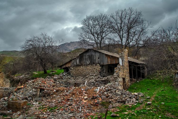 Ilustrasi puing-puing akibat gempa di Armenia