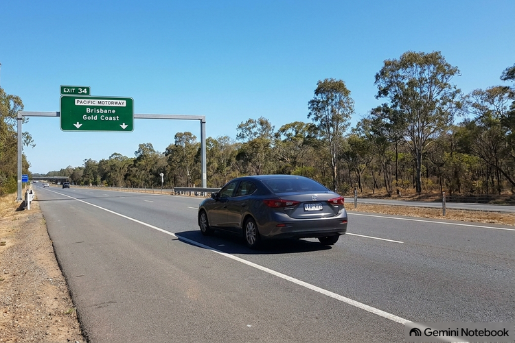 Pengendara Motor di Australia: Pelat Nomor Belakang dan Batas Kecepatan