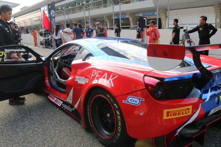 Mobil balap Ferrari 488 GT3 tim T2 Motorsports jelang race 1 ajang Blancpain GT World Challenge Asia 2019 ronde VI di Sirkuit Shanghai, China, Jumat (27/9/2019).