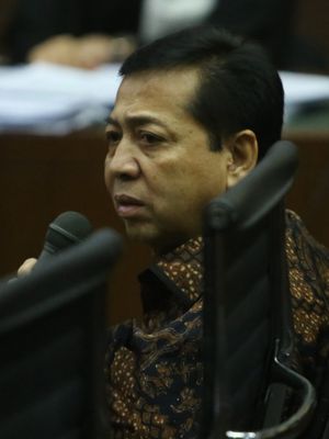 Ketua DPR Setya Novanto saat bersaksi di persidangan kasus dugaan korupsi e-KTP, di Pengadilan Tipikor Jakarta, Jumat (3/11/2017). Hari ini, Novanto hadir menjadi saksi untuk terdakwa pengusaha Andi Agustinus alias Andi Narogong