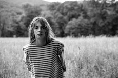 Lirik dan Chord Lagu Bringing Me Down  - Maya Hawke