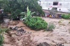 Parapat Diterjang Banjir dan Longsor, Lalu Lintas Lumpuh 