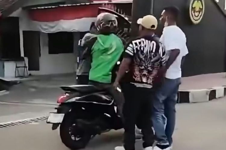 Gerombolan Debt Collector Cegat dan Cekik Ojol di Depan Markas TNI Serpong Tangsel