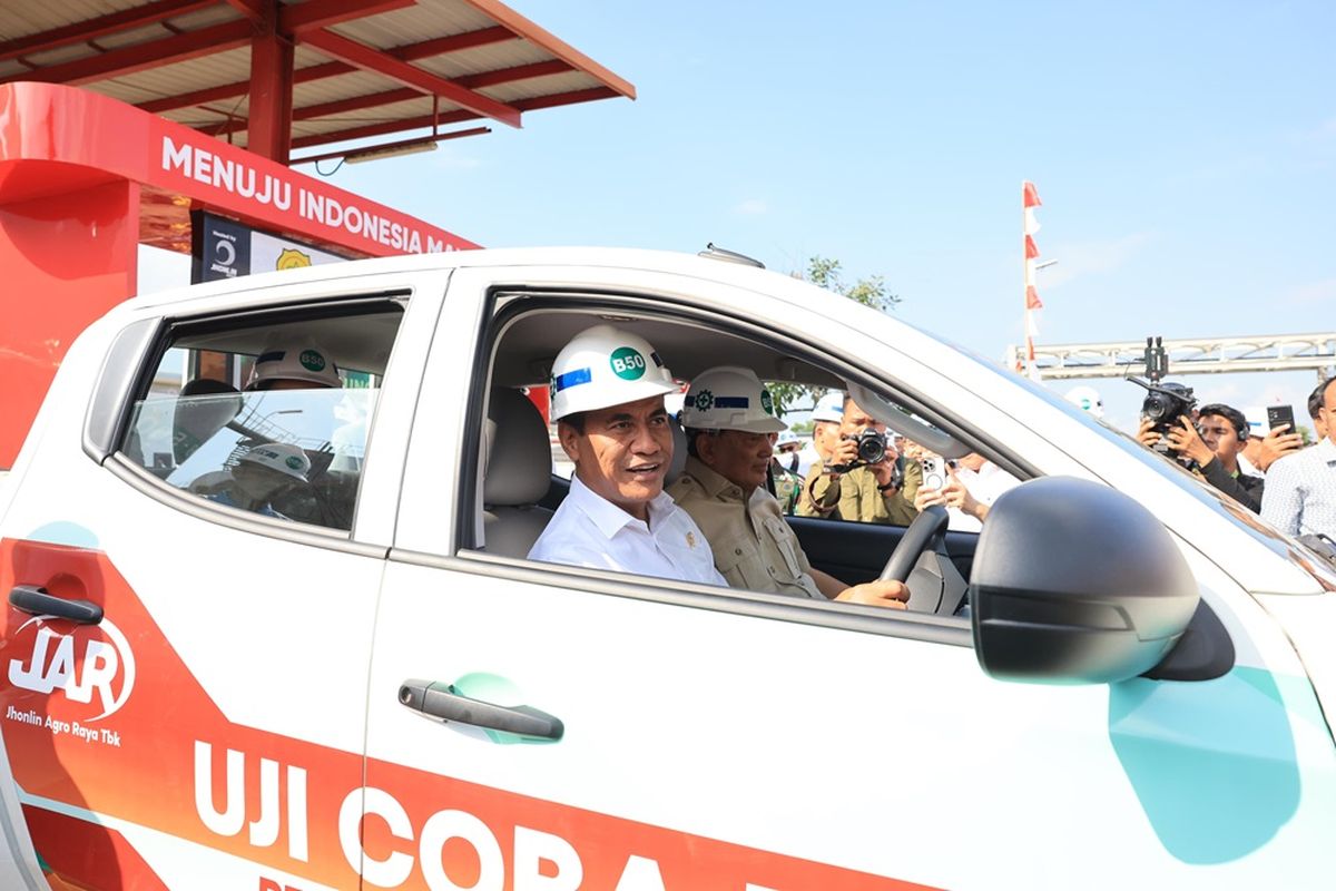 Menteri Pertanian (Mentan) Andi Amran Sulaiman dalam acara soft launching implementasi Biodiesel B50 di Pabrik Biodiesel PT Jhonlin Agro Raya, Batulicin, Kabupaten Tanah Bumbu, Kalsel, Minggu (18/8/2024).