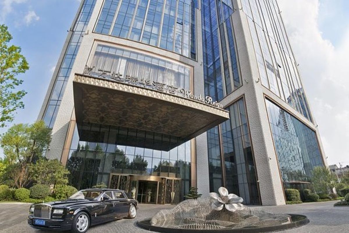Wanda Reign on the Bund, hotel mewah di Shanghai, China.