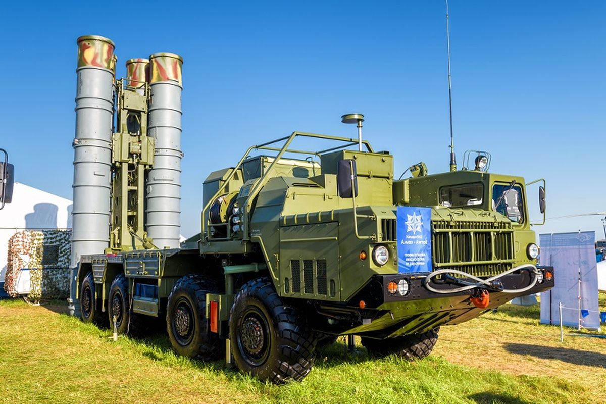 Sistem pertahanan udara S-400 buatan Rusia.