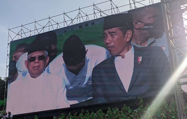 Presiden RI Joko Widodo (kanan) bersama Wakil Presiden RI Maruf Amin hadiri Resepsi 1 Abad Nahdlatul Ulama di Stadion Gelora Delta Sidoarjo, Jawa Timur, Selasa (7/2/2023).