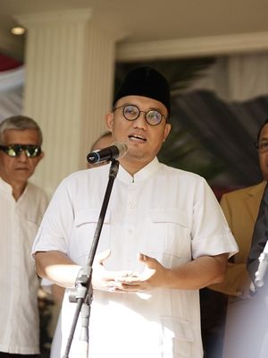 Koordinator Juru Bicara BPN Dahnil Anzar Simanjuntak saat memberikan keterangan di kediaman Prabowo, Jalan Kertanegara, Jakarta Selatan, Jumat (24/5/2019).