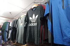 5 Item Menarik Saat Thrifting di Pasar Baru, Ada Hoodie dan Celana