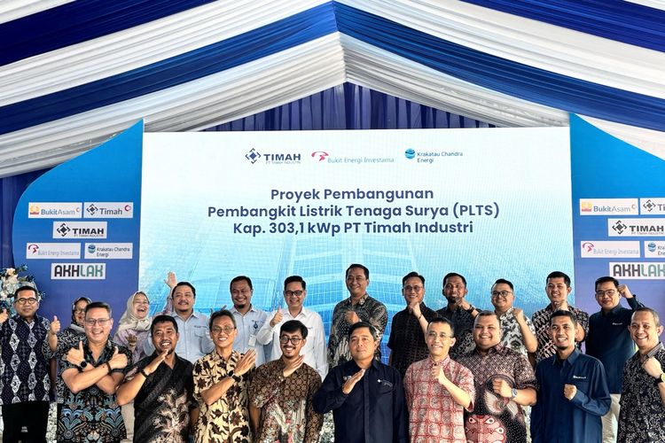 Peresmian proyek pembangunan PLTS Timah Industri oleh PT BEI, anak perusahaan PTBA, di kawasan industri Cilegon.
