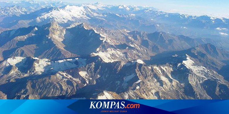 pemeriksaan ruang bawah tanah oleh arkeolog kediri