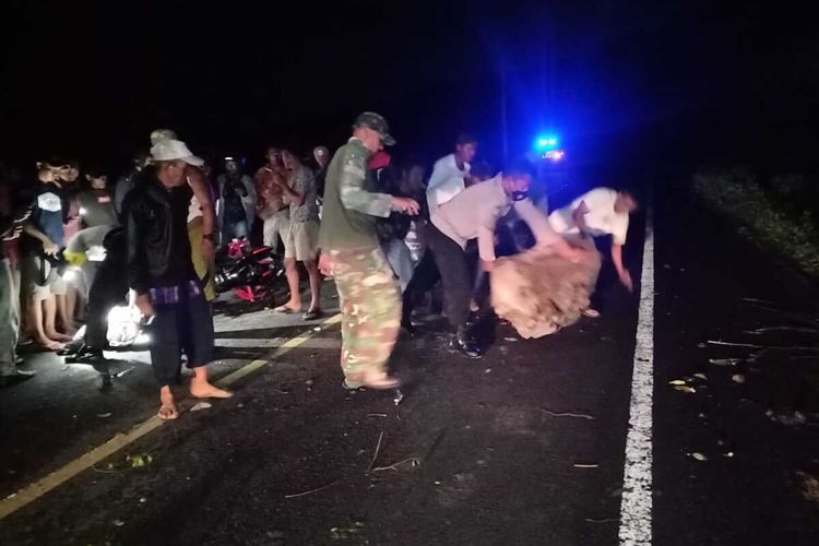 suasana evakuasi korban longsor di Dompu