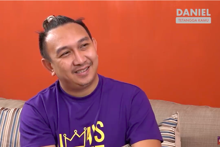 Artis peran Augie Fantinus menjadi bintang tamu kanal YouTube Daniel Mananta Network.