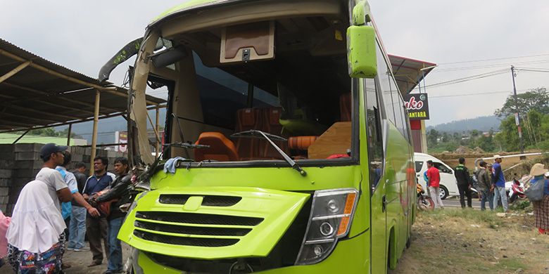 Bus Pariwisata yang Mengalami Kecelakaan di Jalan Utama Wonosobo-Dieng (3/8/2019).
