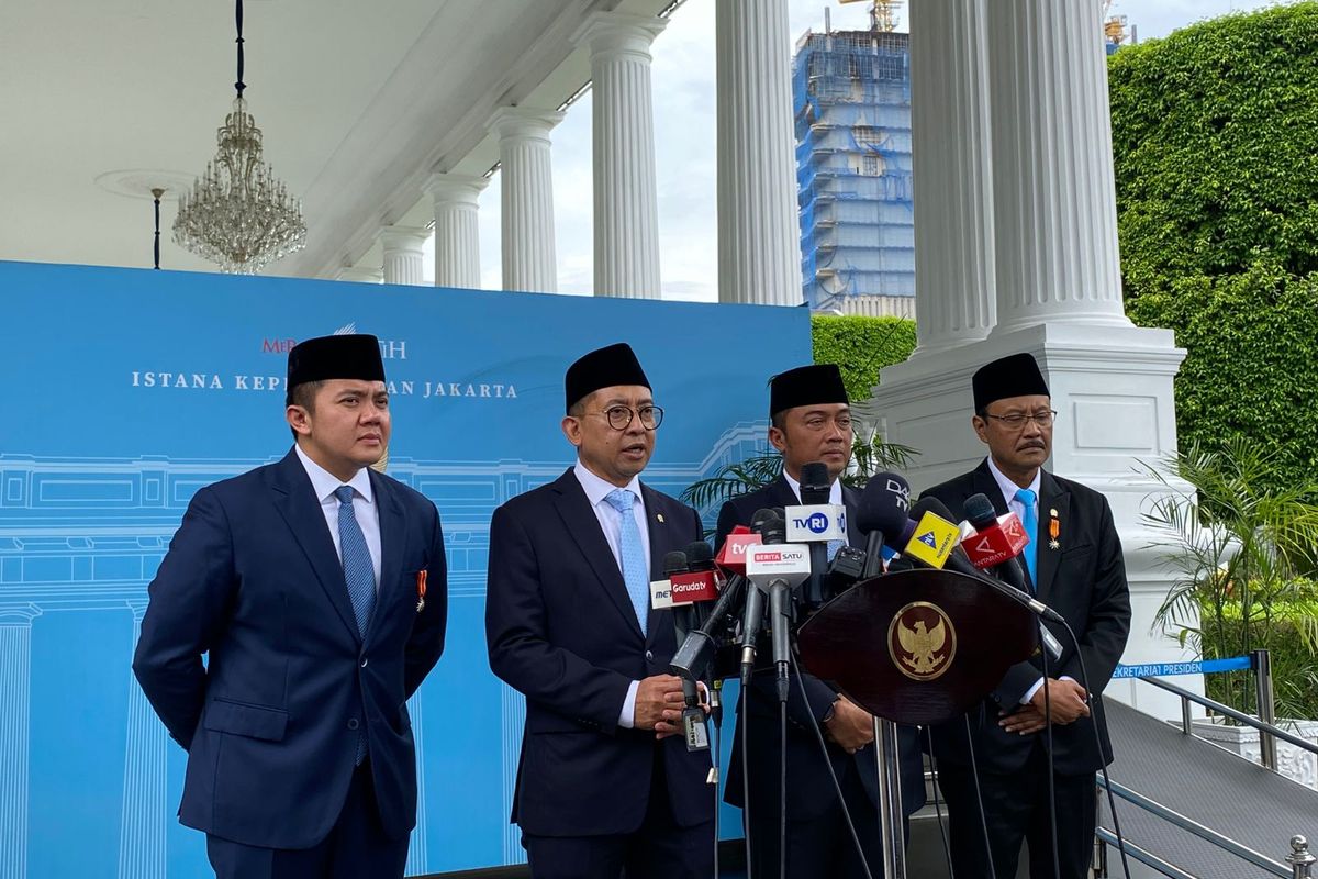 去る11月10日、スハルト元大統領が「国家英雄」となることについて説明する、称号・勲章・名誉評議会のファドリ・ゾン議長（文化大臣兼任）