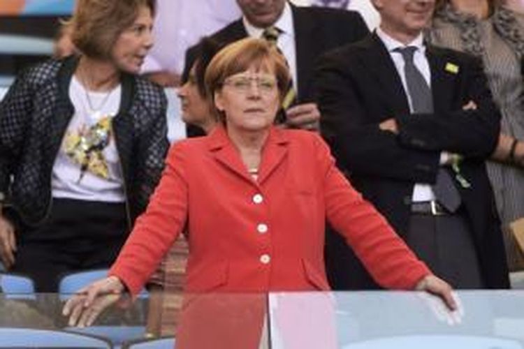 Kanselir Jerman Angela Merkel saat menghadiri upacara penutupan Piala Dunia 2014 sebelum laga final antara Jerman dan Argentina di Stadion Maracana, Rio de Janeiro, Minggu (13/7/2014) atau Senin dini hari WIB.