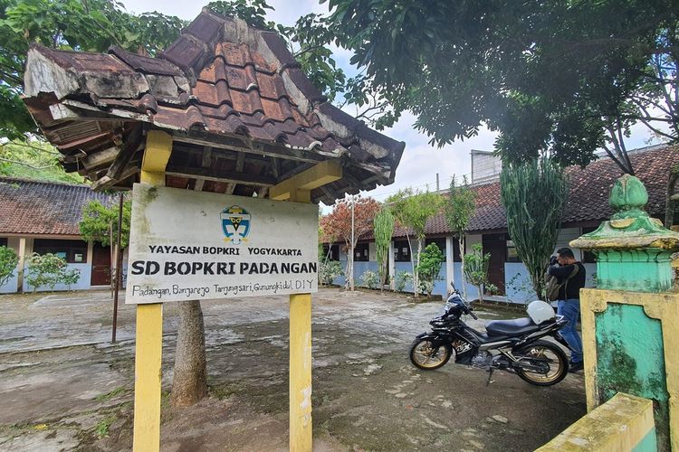 Suasana SD BOPKRI Padangan, Tanjungsari, Gunungkidul Senin (18/7/2022). Per 1 Juli SD BOPKRI Padangan resmi ditutup.