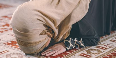Bolehkah Berdoa dengan Bahasa Indonesia Saat Sujud? Ini Penjelasan Ulama