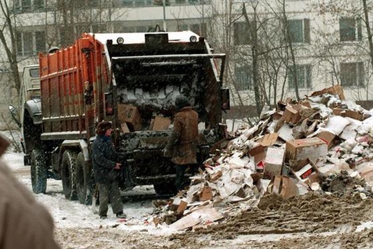 Truk pengangkut sampah di Moskwa.