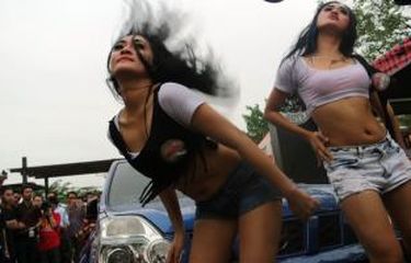 Mashinada sexy qoramagiz Mashinada sexy qoramagiz