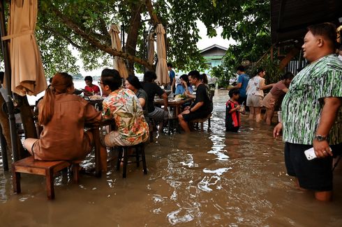 Kafe Ini Tetap Buka Saat Banjir, Malah Ramai Diserbu Pengunjung