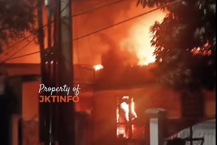 Kebakaran di Cilandak Jaksel, Katering dan Warnet Dilahap Api