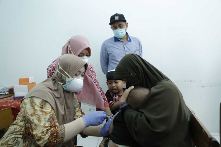 Dinas Kesehatan Kota Semarang melakukan ORI (Outbreak Respons Immunization) yaitu upaya imunisasi dilakukan setelah KLB wabah difteri, tanpa memandang status imunisasi di Kelurahan Genuksari dan Bangetayu Wetan mulai Jumat (20/7/2018)