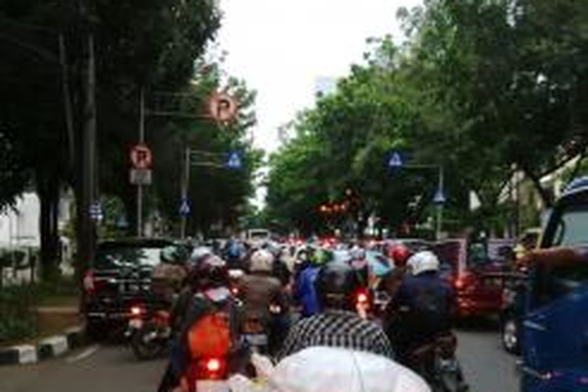 Jalan Kebon Sirih terpantau macet, Rabu (17/12/2014) petang.
