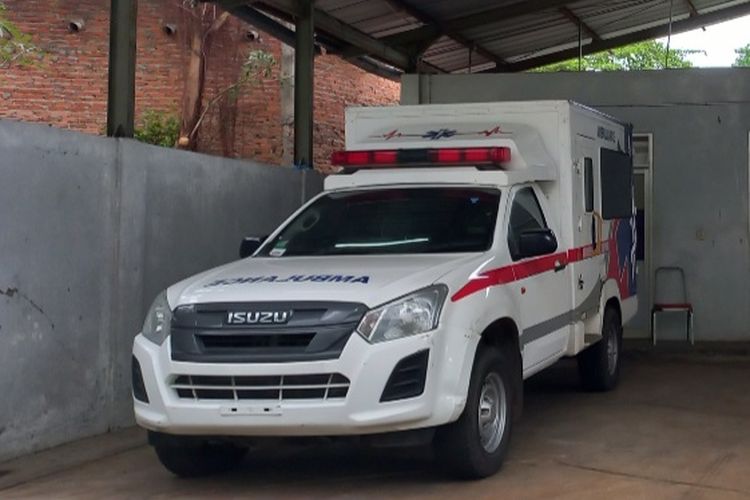 Kondisi Rumah Sakit Darurat Covid-19 (RSDC) Wisma Atlet, Kemayoran, Jakarta Pusat. Dipotret Minggu (25/12/2022). Ada tiga ambulans yang terparkir di salah satu sudut.