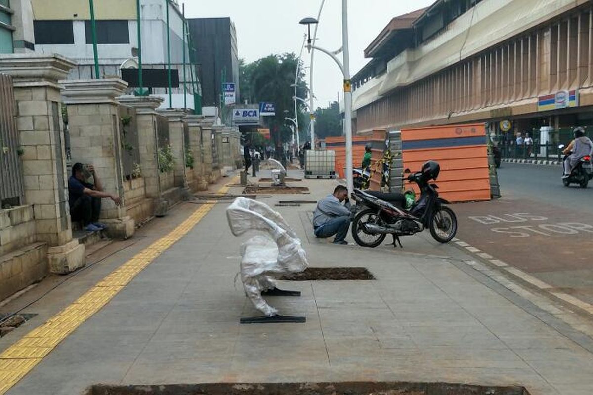 Kondisi trotoar Cikini, Jakarta Pusat, Rabu (11/12/2019).