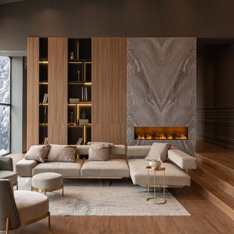 Ilustrasi ruang keluarga dengan nuasan kayu, seperti lantai kayu dan lemari.