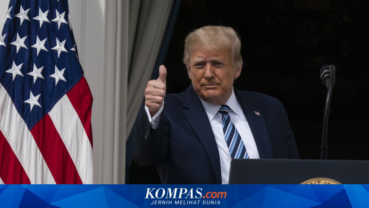 Trump Sesumbar Kalahkan Covid-19, Sapa Pendukungnya Tanpa Masker