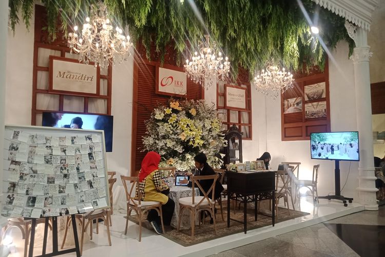 Suasana di dalam gelaran Indonesia Dream Wedding Festival (IDWF) 2020 di JCC Senayan, Jakarta, Jumat (17/1/2020).