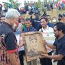 Ganjar Pranowo Diberikan Gambar Berupa Wajahnya dari Pelepah Pisang, Ini Bentuknya