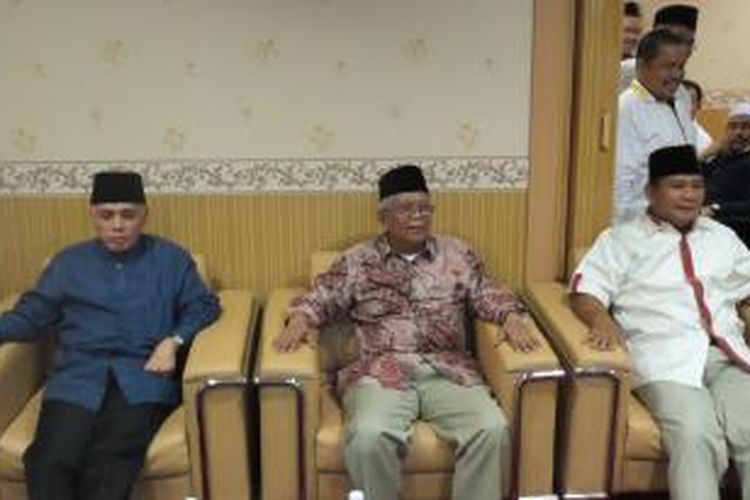 Cawapres Hatta Rajasa,Ketua Dewan Syuro PKS Hilmi Aminudin, dan capres Prabowo Subianto di Kantor DPP PKS, Jakarta, Kamis (24/7/2014).