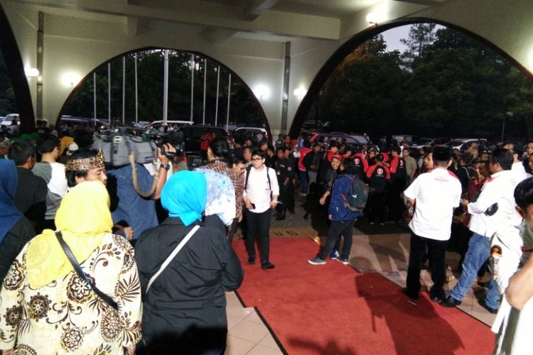 Suasana di Gedung Sasana Budaya Ganesha (Sabuga) jelang debat Pilkada Jabar 2018, Senin (12/3/2018).